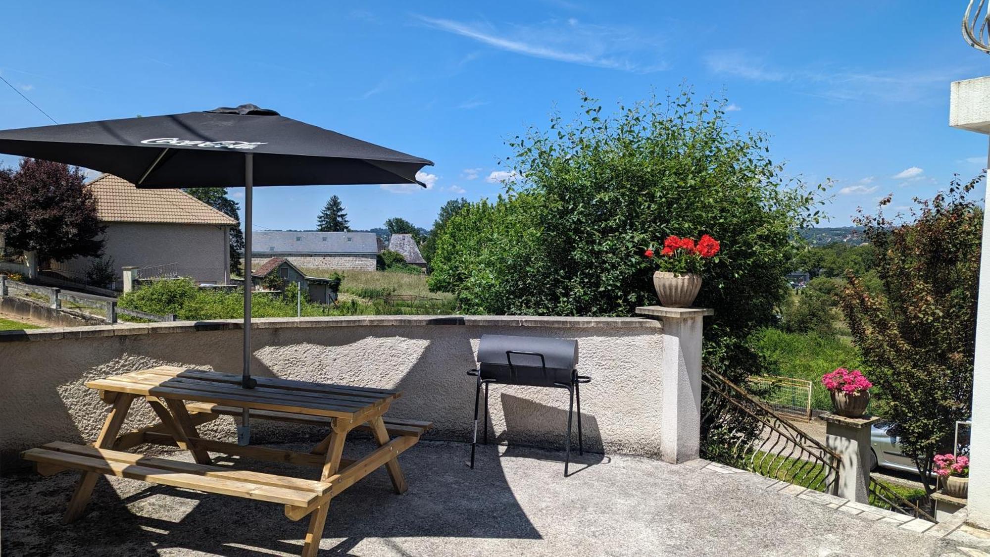 Logement A Brive Proche Centre-Ville Et Campagne - Climatisation, Wifi, Coin Exterieur Et Parking Prives Ngoại thất bức ảnh